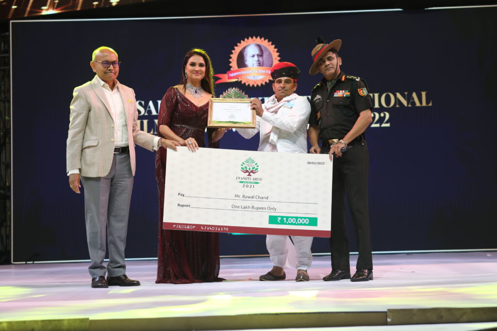 Rawal Chand from Rajasthan who won the third prize of INR. 1 Lakhs-Pure & Eco India